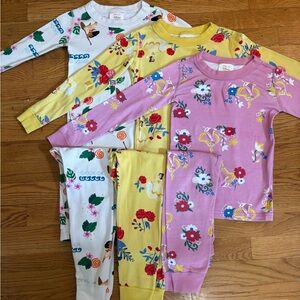 Set of THREE Hanna Andersson pj’s size 5(110)